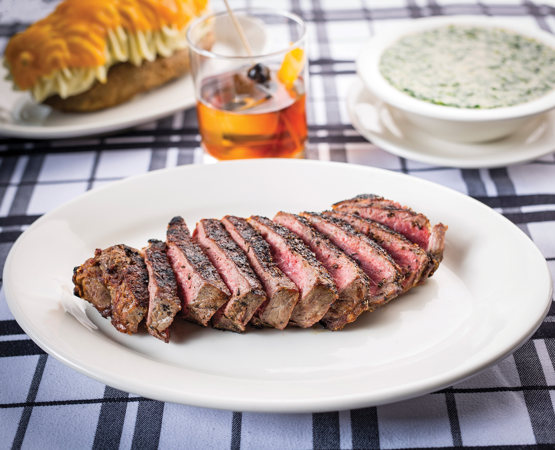 Gibsons Bar & Steakhouse in Chicago Illinois (photo by Marcin Cymmer) Gibsons Bar & Steakhouse in Chicago Illinois (photo by Marcin Cymmer)
