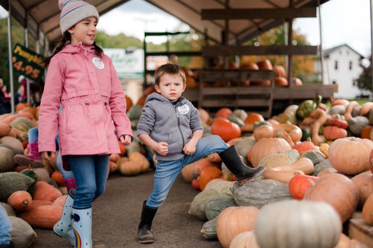 kids picking pumpkins at holmes county
